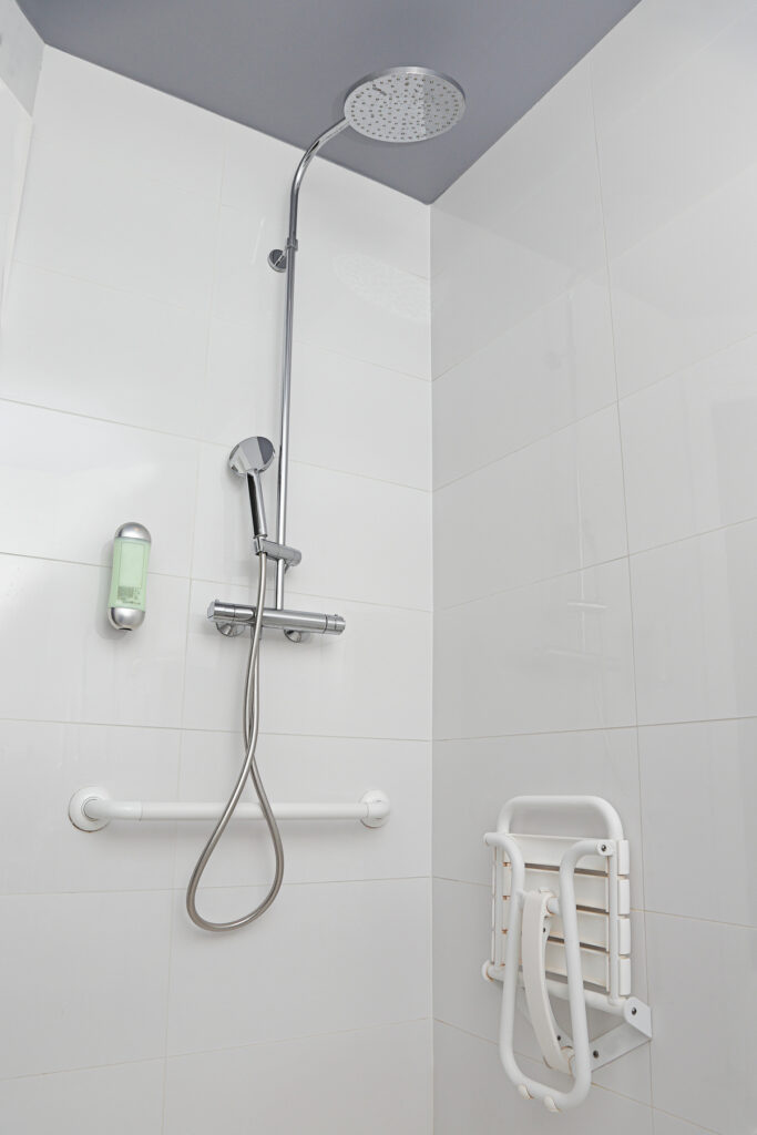 Aménagement salle de bain PMR